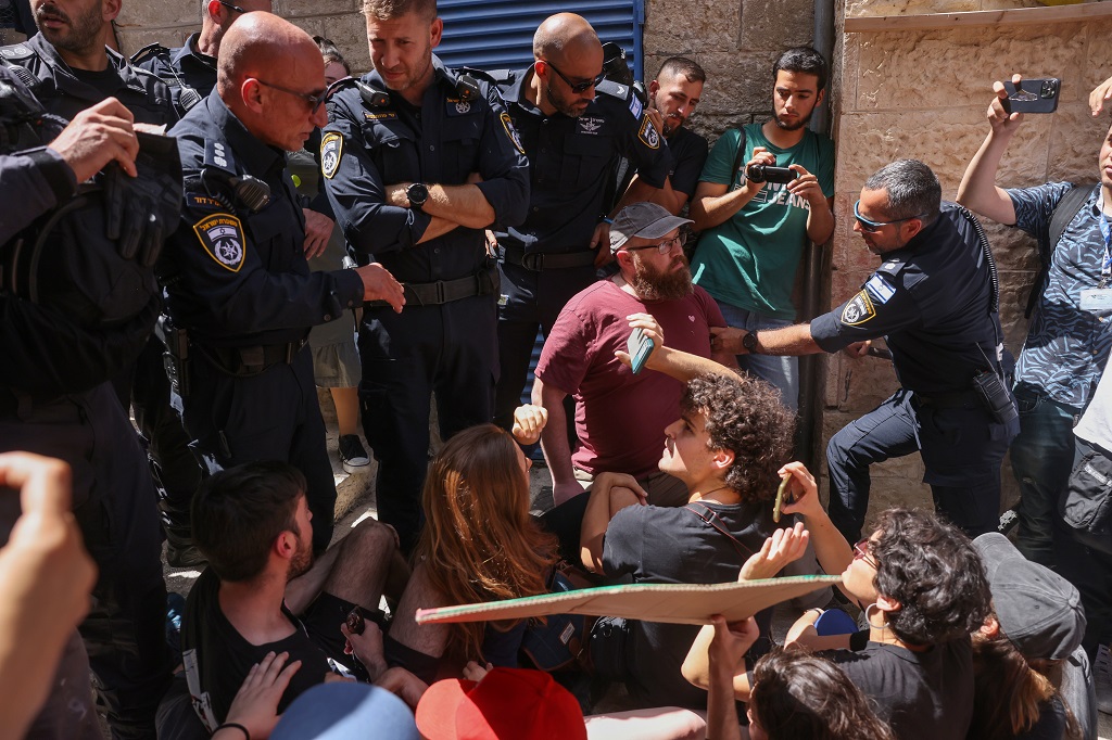 القدس-الاحتلال يقمع وقفة إسناد لعائلة صب لبن المهددة بالتهجير القسري