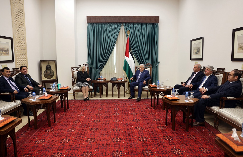 الرئيس يستقبل وفدا من الجامعة العربية برئاسة الأمين العام المساعد لقطاع الشؤون الاجتماعية