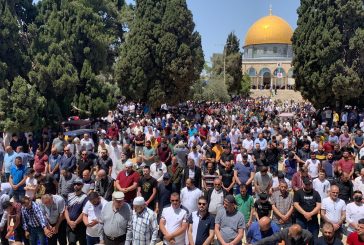 القدس-50 ألفا يؤدون صلاة الجمعة في المسجد الأقصى