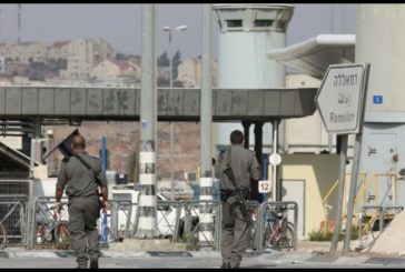 القدس : الاحتلال يغلق حاجز قلنديا ويحتجز شابين