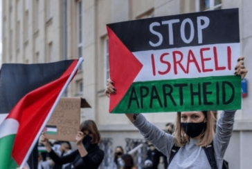 هدمت جرافات الاحتلال الإسرائيلي، فجر اليوم الأربعاء، مباني ومنشآت في حي البقعان ببلدة عناتا شرق مدينة القدس المحتلة.  وقالت مصادر محلية في البلدة، إن جرافات برفقة قوات الاحتلال اقتحمت القريه عند الساعة الخامسة فجرا، وشرعت بهدم منشآت صناعية ومحل قطع سيارات، وبعض المباني، منها سكنية، ولا تزال عمليات الهدم متواصلة حتى إعداد هذا الخبر.