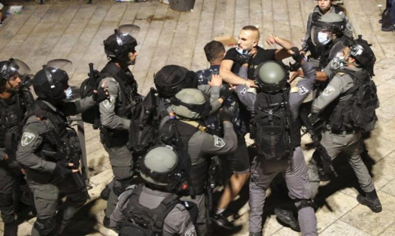 القدس : الاحتلال يعتقل مقدسيا من منطقة باب الأسباط