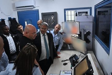 قوات القمع تقتحم سجن 