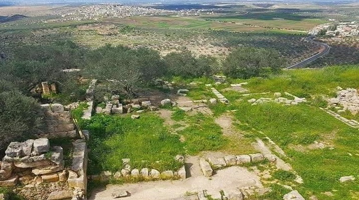 سلفيت-الاحتلال يخطر بالاستيلاء على “دير قلعة” الأثرية في دير بلوط