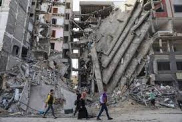 متظاهرون يعتصمون أمام منزل وزير الدفاع الأميركي مطالبين بإنهاء عدوان الاحتلال على غزة