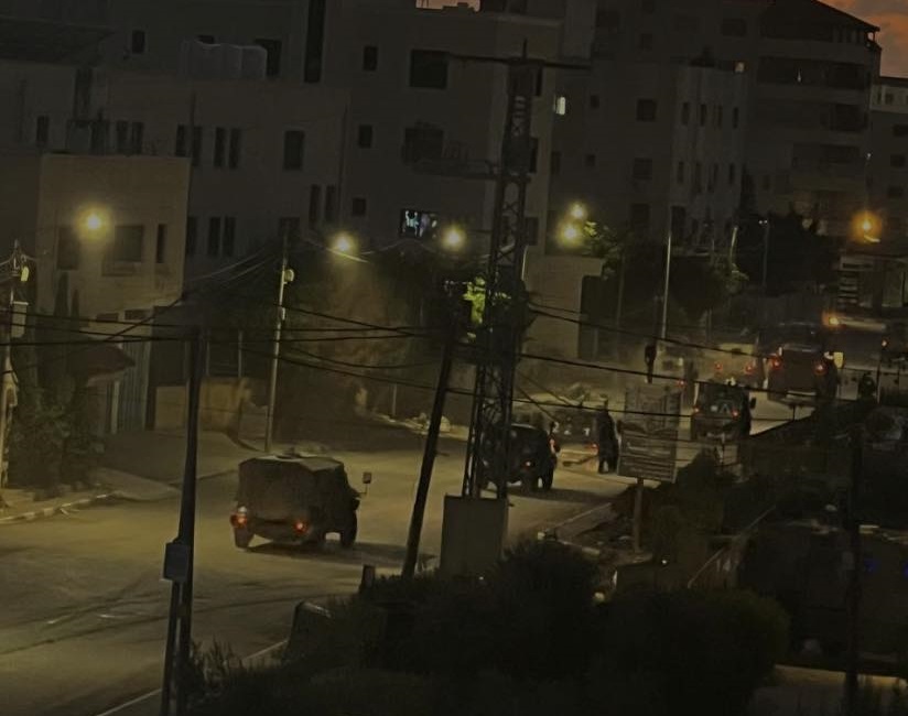 الاحتلال يصيب 4 مواطنين ويعتقل العشرات ويدمر البنية التحتية خلال اقتحامه مخيمي نور شمس وطولكرم