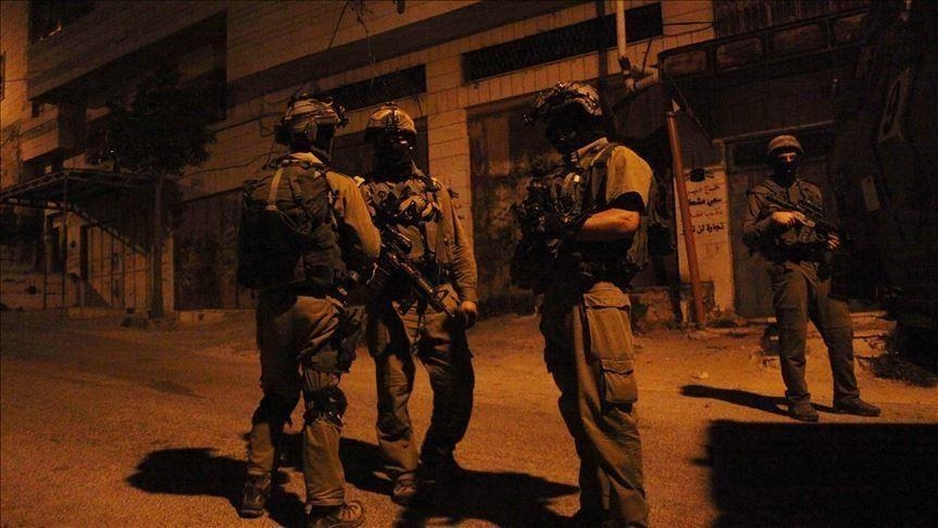 نابلس : الاحتلال يعتقل ثلاثة مواطنين