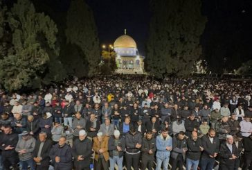 القدس-45 ألفا يؤدون صلاتي العشاء والتراويح في المسجد الأقصى