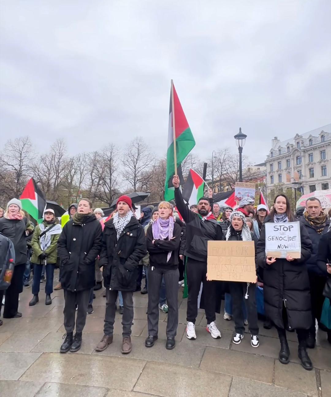 وقفة أمام البرلمان النرويجي تضامناً مع الشعب الفلسطيني