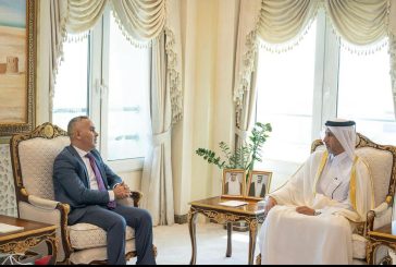 أبو الرب يناقش تعزيز التعاون مع وزير الدولة للشؤون الداخلية في قطر