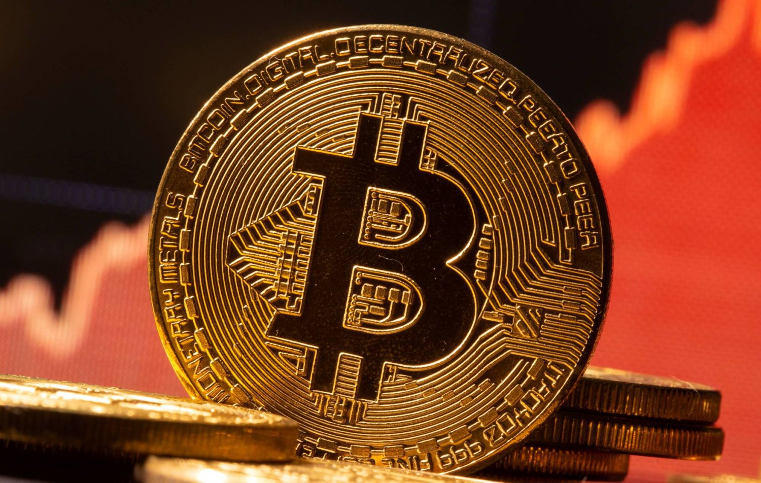 بتكوين تقترب من حاجز الـ100 ألف دولار