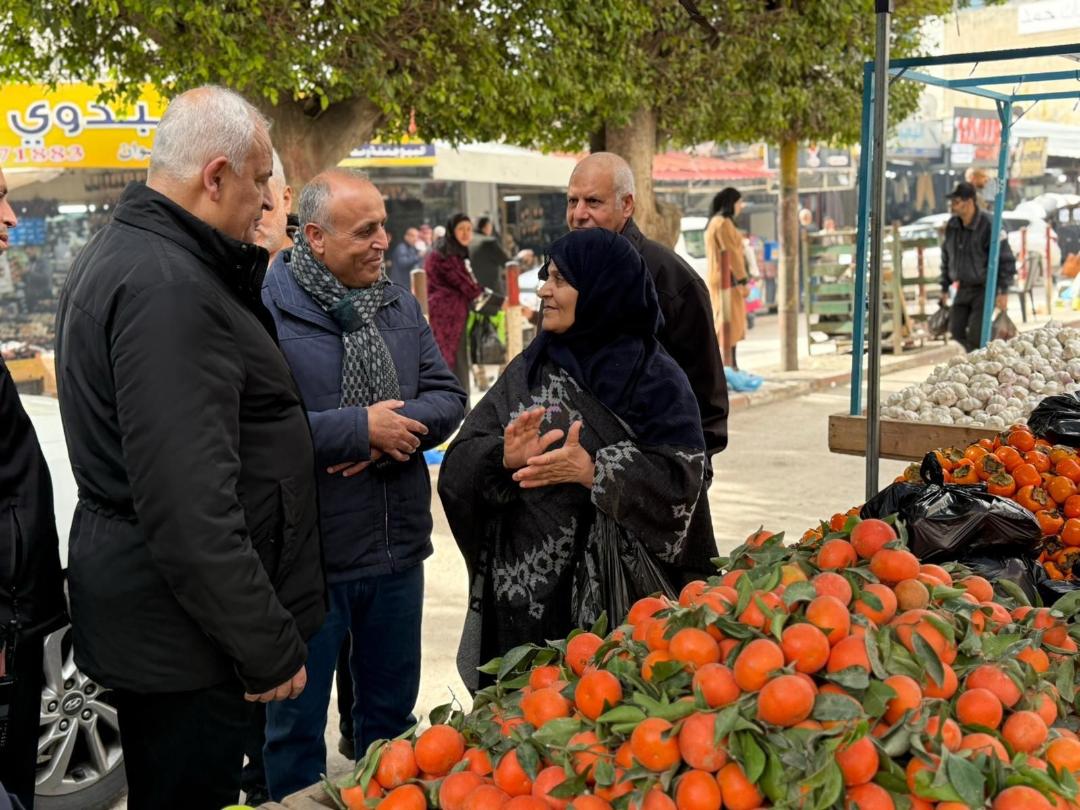 جنين- اللواء هب الريح يتفقد الأسواق ويطّلع على الأوضاع الاقتصادية والحركة التجارية