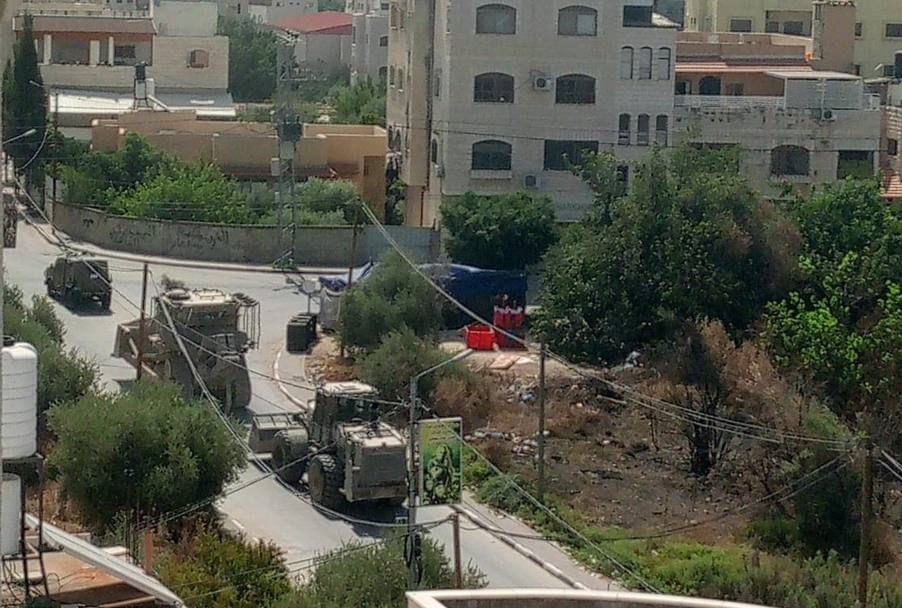 قوات الاحتلال تحاصر بناية في بلدة قباطية جنوب جنين