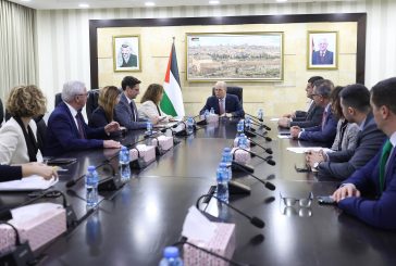 رئيس الوزراء يطلع وفدا من البرلمان الأوروبي على تطورات الأوضاع في فلسطين