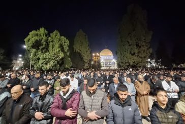 القدس-70 ألفا يؤدون صلاتي العشاء والتراويح في المسجد الأقصى