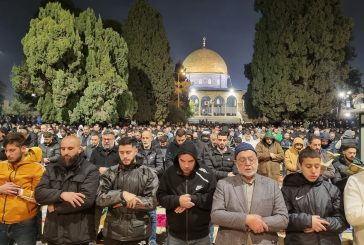 القدس-60 ألفا يؤدون صلاتي العشاء والتراويح في رحاب المسجد الأقصى المبارك