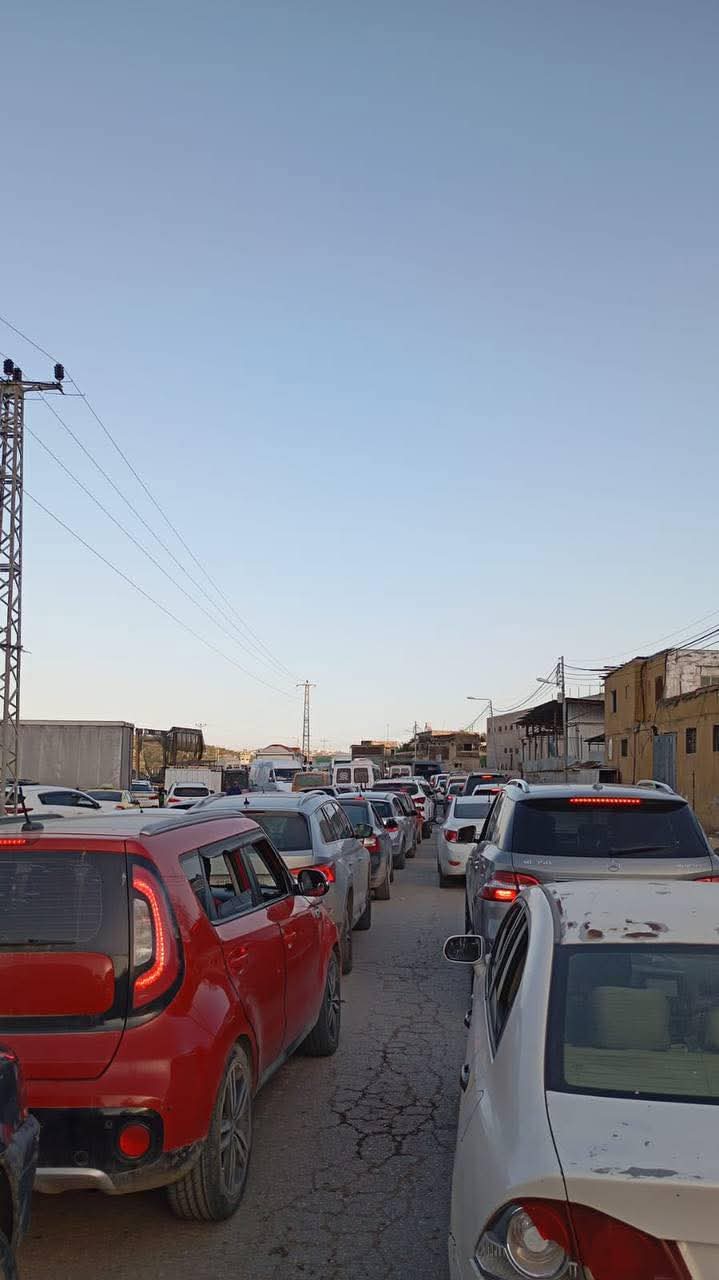 نابلس : الاحتلال يجبر مئات المواطنين على تناول افطارهم على حاجز بيت فوريك العسكري