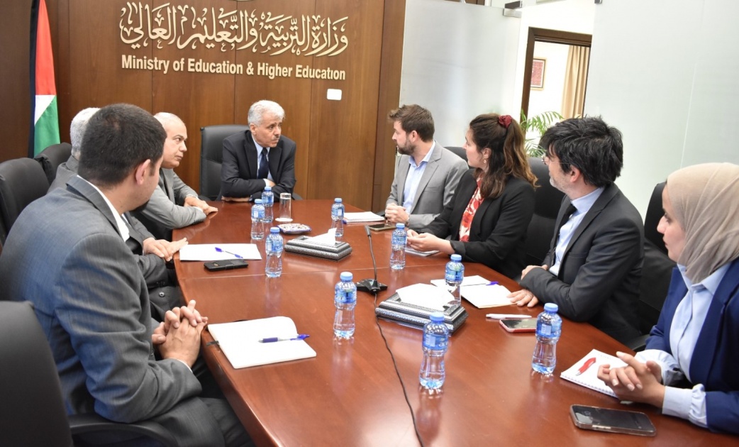 وزير التربية يبحث مع الوكالة الفرنسية للتنمية تعزيز الدعم لجامعة نابلس التقنية