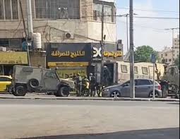 الاحتلال يعتقل شابا وفتاتين خلال حملة مداهمة محلات الصرافة في طولكرم