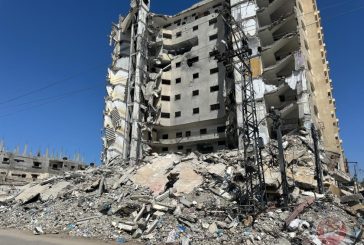 دبابات الاحتلال تحاصر معبر رفح لليوم الثالث وتغلق كرم أبو سالم
