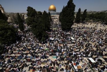 30 ألفا يؤدون صلاة الجمعة في المسجد الأقصى