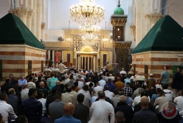 صور- آلاف المواطنين يؤدون صلاة عيد الاضحى في الحرم الإبراهيمي