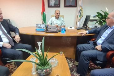 وفد من غرفة الخليل واتحاد الصناعات البلاستيكية يزور جامعة القدس المفتوحة فرع الخليل