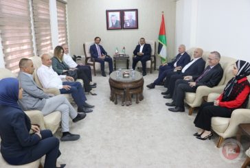 محافظ الخليل يطالب حكومة ايطاليا بالضغط على الاحتلال لوقف جرائمه ضد شعبنا