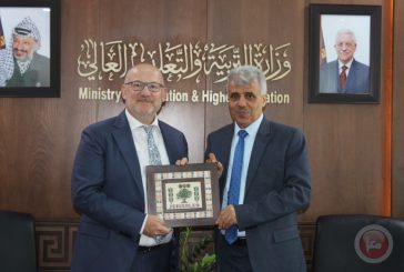 برهم يكرم مدير المجلس الثقافي البريطاني لانتهاء مهامه في فلسطين
