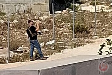 الاحتلال يلتقط صورا لمنازل المواطنين غرب سلفيت