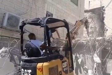 الاحتلال يجبر عائلة مقدسية على هدم منزلها في العيسوية