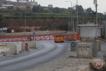 الاحتلال يعزل الخليل ويغلق كافة الطرق المؤدية للشوارع الرئيسية (صور)