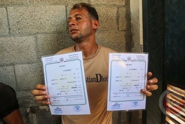 الشاب ابو القمصان من غزة شيع اطفاله بعد ساعات من اصدار شهادت الميلاد