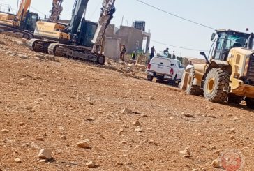 الاحتلال يهدم منزلا وبئر مياه وجدران استنادية جنوب الخليل