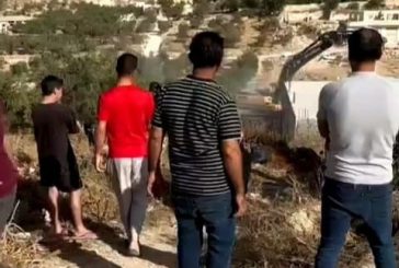 شاهد- هدم منزل وغرفتين زراعيتين وبركس زراعي وتدمير أرضية منزل في بيت عوا