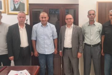 غرفة الخليل واتحاد الصناعات الباستيكية يناقشون اوضاع محافظة الخليل مع الشؤون المدينة