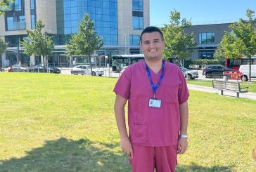 طالب من جامعة النجاح يحصل على فرصة تدريبية في مستشفى ساوث ميد في إنجلترا