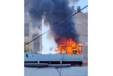 نشوب حريق بمدرسة تؤوي نازحين شمال غزة بعد أن استهدفها الاحتلال للمرة الثانية
