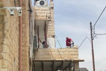عائلتان تجبران على هدم منشآتها في القدس