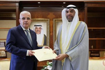 السفير طهبوب يسلم رسالة من الرئيس لأمير الكويت