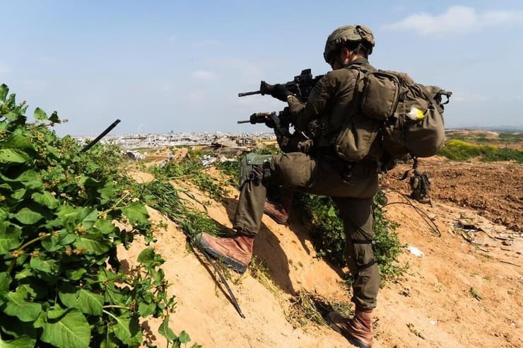 جيش الاحتلال يعلن إحباط محاولة تهريب 13 بندقة M16 في منطقة الأغوار