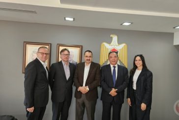 وزير سلطة الطاقة والموارد الطبيعية يلتقي طاقم وحدة الدعم لدائرة المفاوضات