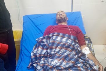 الاحتلال يعتدي بالضرب على مواطن جنوب الخليل بعد إطلاق النار على سيارته