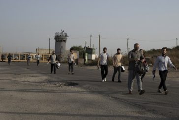 الاحتلال يفرج عن 20 أسيرا قرب حاجز كرم أبو سالم