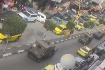 الاحتلال يقتحم الخليل ويطلق قنابل غاز على مدخل مخيم الفوار