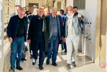 برهم يتفقد مدرسة تتعرض لانتهاكات الاحتلال في الخليل