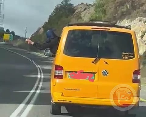 فيديو- دوريات السلامة على الطرق تحبط اشتباه بمحاولة “اختطاف” مواطنة في الخليل