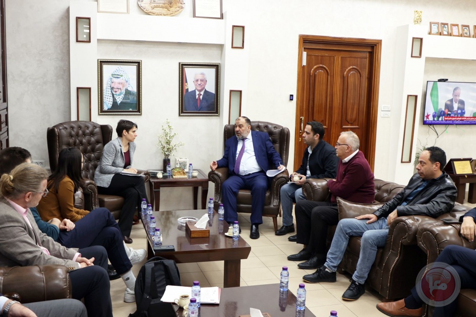 رئيس بلدية الخليل يبحث احتياجات المدينة مع وزارة التعاون الاقتصادي الألمانية
