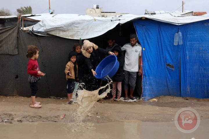 غرق مئات الخيام… 2 مليون نازح يعيشون ظروفا كارثية يغزة