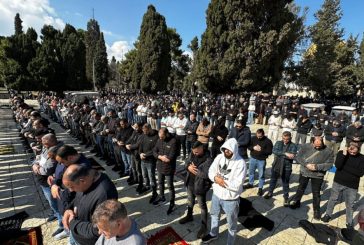 50 ألف مصل يؤدون الجمعة في الأقصى